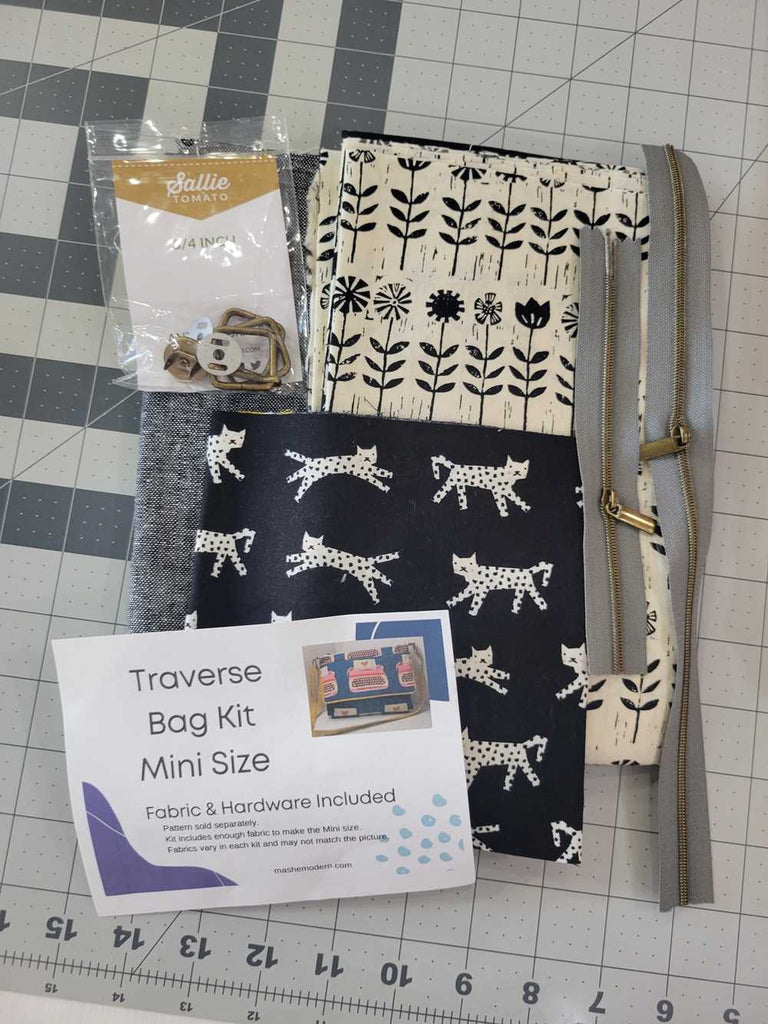 Traverse Bag Kit - Mini Size - Black Snow Leopards